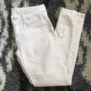 ⛔️ SOLD ⛔️ American Eagle White Velvet Jegging